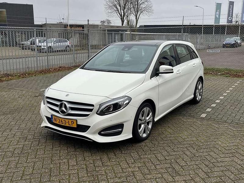Wit Gebruikt 2018 Mercedes B200 MPV | € 18.000 (Goede deal) - Afbeelding 1/4