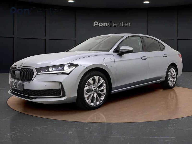 Zilver Nieuw 2025 Skoda Superb Business Line Hatchback | € 47.950 (Super prijs) - Afbeelding 1/4