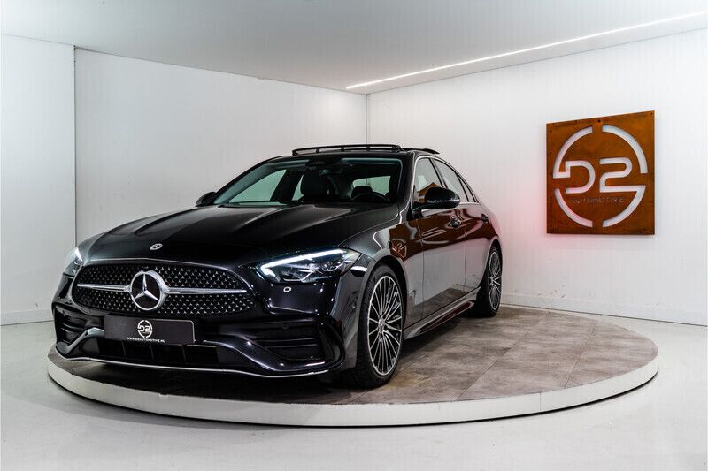 Grijs Gebruikt 2024 Mercedes C200 AMG Line Premium Plus Sedan | € 59.980 (Duur) - Afbeelding 1/4
