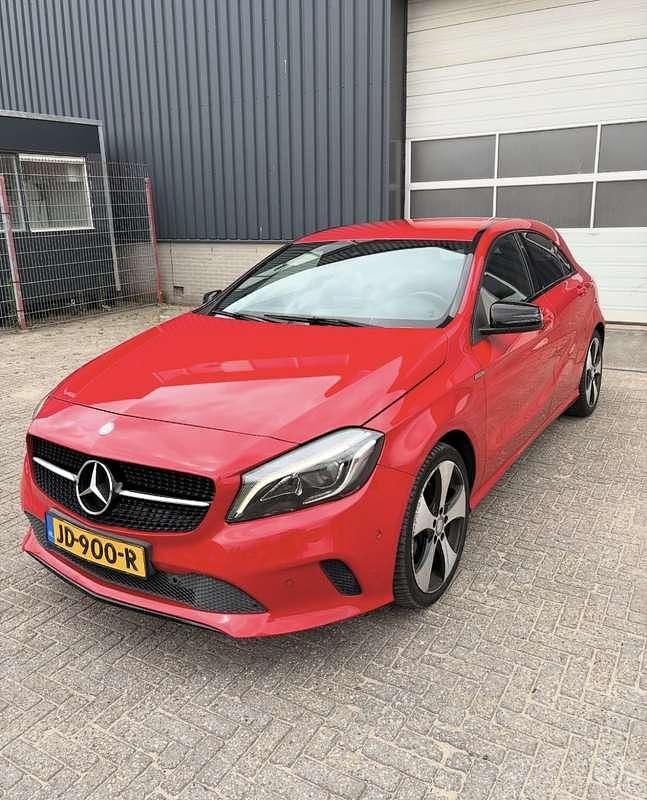 Rood Gebruikt 2016 Mercedes A160 | € 10.500 (Goede deal) - Afbeelding 1/4