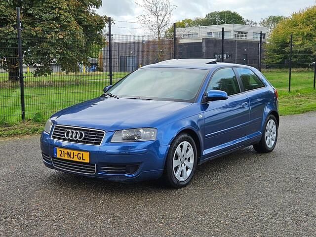 Blauw Gebruikt 2003 Audi A3 Attraction Hatchback | € 2.550 (Goede deal) - Afbeelding 1/4