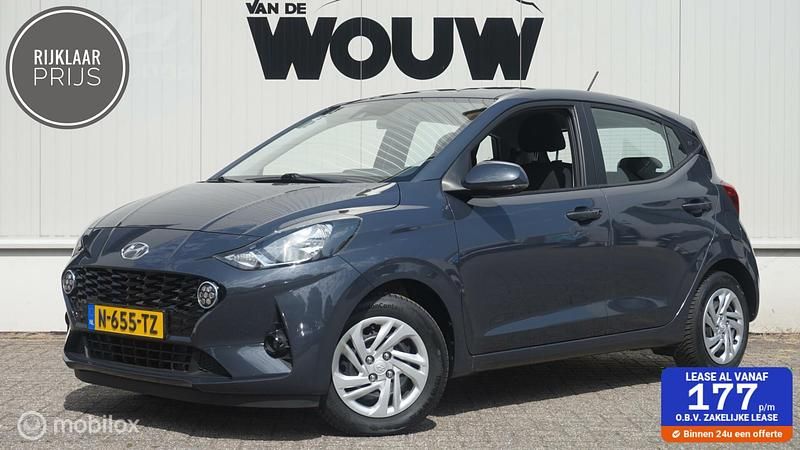 Grijs Gebruikt 2022 Hyundai i10 Comfort Hatchback | € 12.995 (Eerlijke prijs) - Afbeelding 1/4