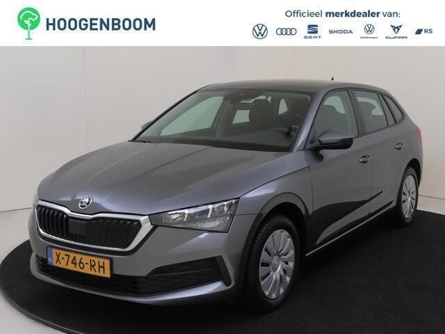 Grijs Gebruikt 2024 Skoda Scala Active Hatchback | € 18.450 (Goede deal) - Afbeelding 1/4