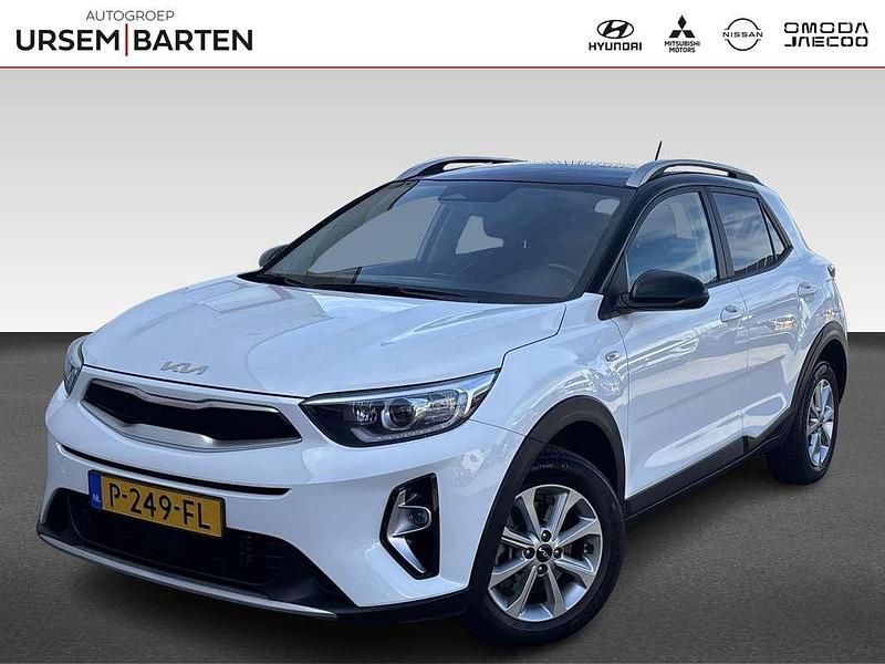 Wit, metallic lak Occasion 2022 Kia Stonic SUV | € 16.730 (Goede deal) - Afbeelding 1/4