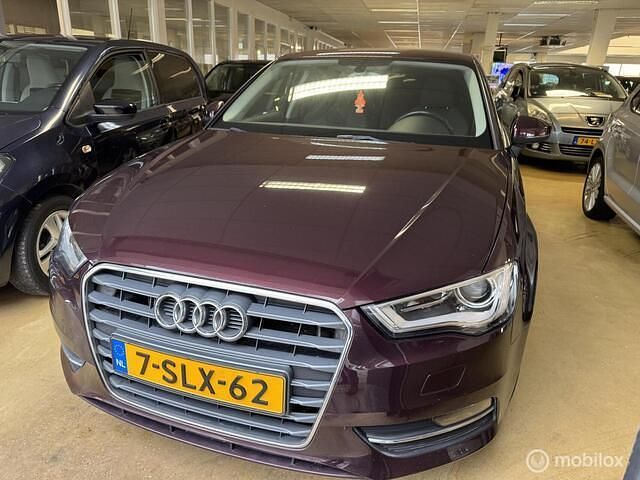 Rood Occasion 2013 Audi A3 Sportback Ambition Hatchback | € 10.450 (Eerlijke prijs) - Afbeelding 1/4
