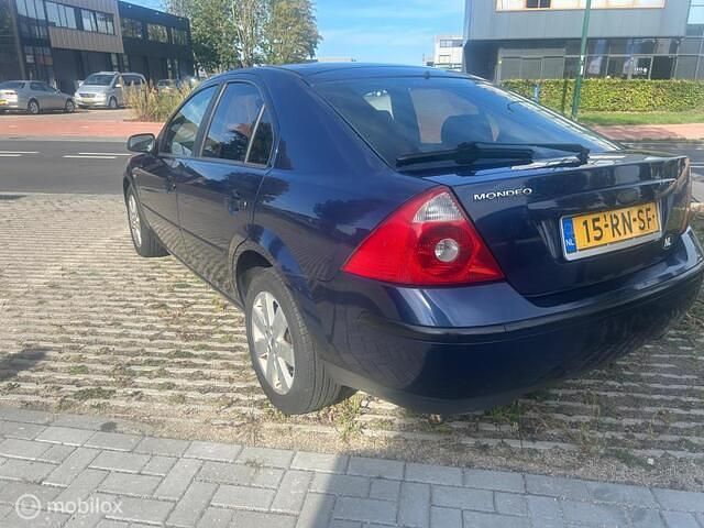 Occasion Ford Mondeo Ambiente 110 PK (80 kW) 2005 Blauw Hatchback