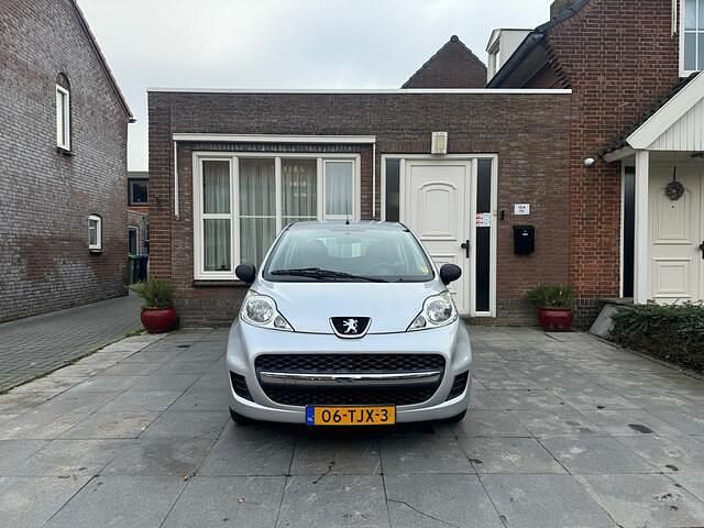 Occasion Peugeot 107 68 PK (50 kW) 2012 Grijs (metallic) Hatchback