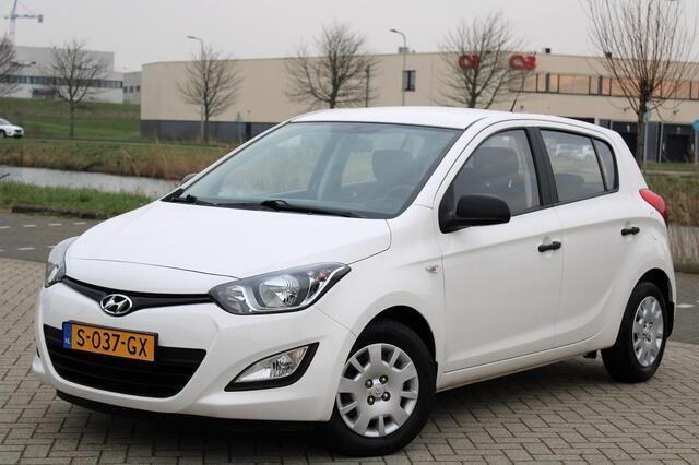 Wit Gebruikt 2013 Hyundai i20 Hatchback | € 6.950 (Eerlijke prijs) - Afbeelding 1/4