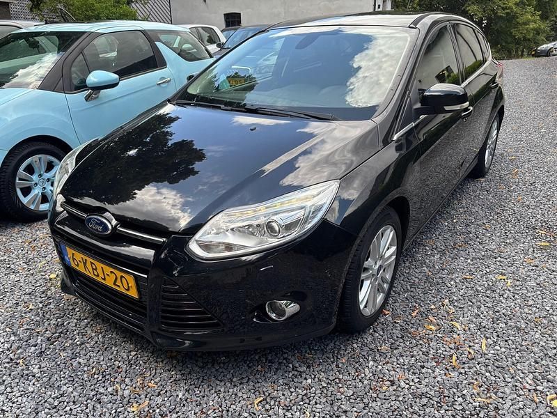 Zwart Gebruikt 2013 Ford Focus Titanium Hatchback | € 3.850 (Goede deal) - Afbeelding 1/4