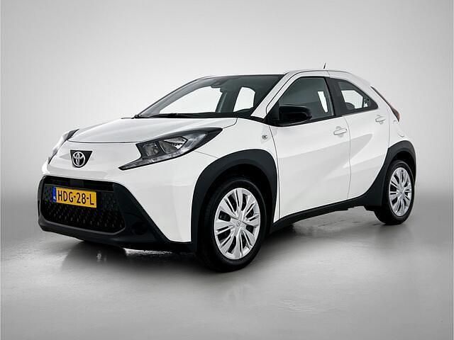 Wit Gebruikt 2025 Toyota Aygo X Play SUV | € 18.950 - Afbeelding 1/4