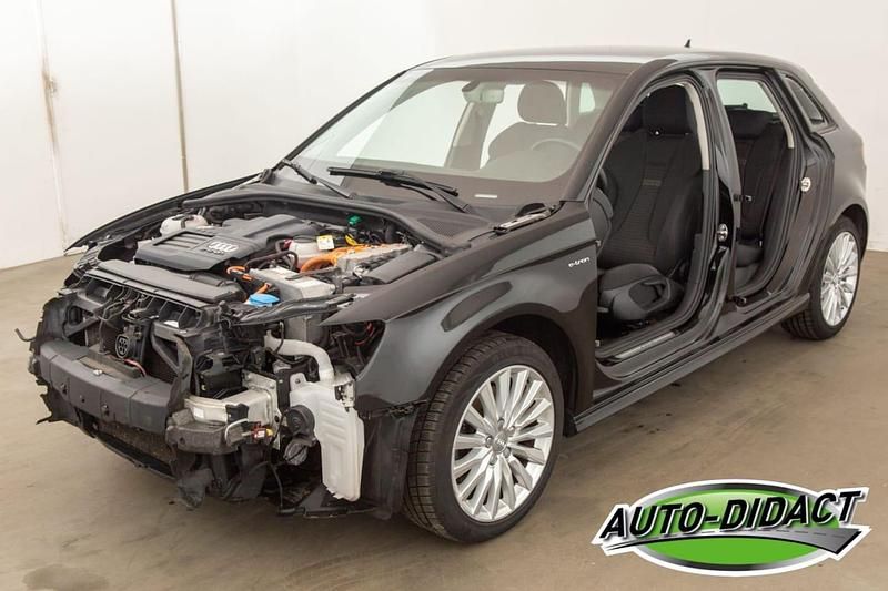 Zwart Gebruikt 2015 Audi A3 e-tron Attraction Hatchback | € 5.700 - Afbeelding 1/4