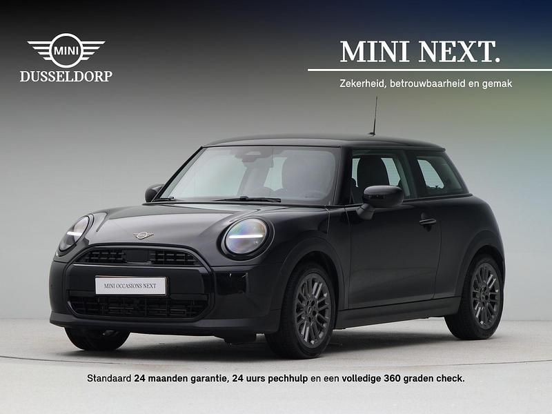Zwart Occasion 2025 Mini Cooper Essential Hatchback | € 30.950 (Goede deal) - Afbeelding 1/4