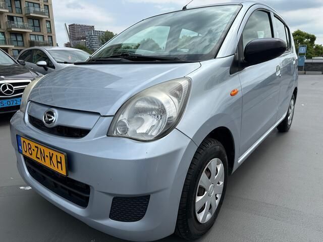 Grijs Gebruikt 2008 Daihatsu Cuore Hatchback | € 4.450 (Iets duurder) - Afbeelding 1/4