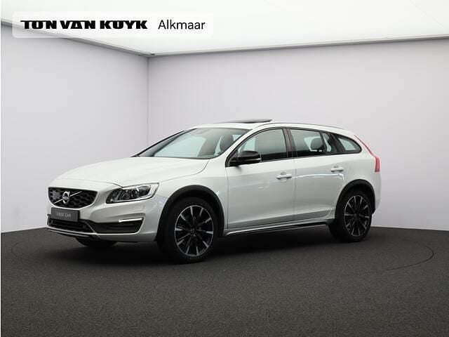 Wit Gebruikt 2018 Volvo V60 CC Stationwagen | € 26.950 (Goede deal) - Afbeelding 1/4