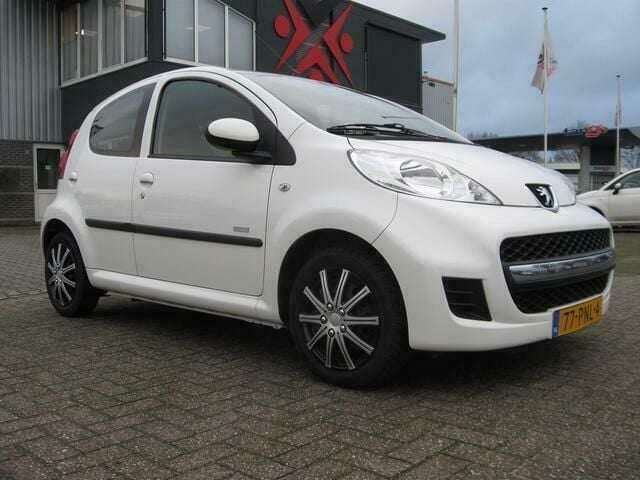 Wit Gebruikt 2011 Peugeot 107 Hatchback | € 4.899 (Iets duurder) - Afbeelding 1/4