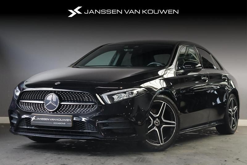 Zwart Gebruikt 2020 Mercedes A200 Business Sedan | € 27.445 (Iets duurder) - Afbeelding 1/4