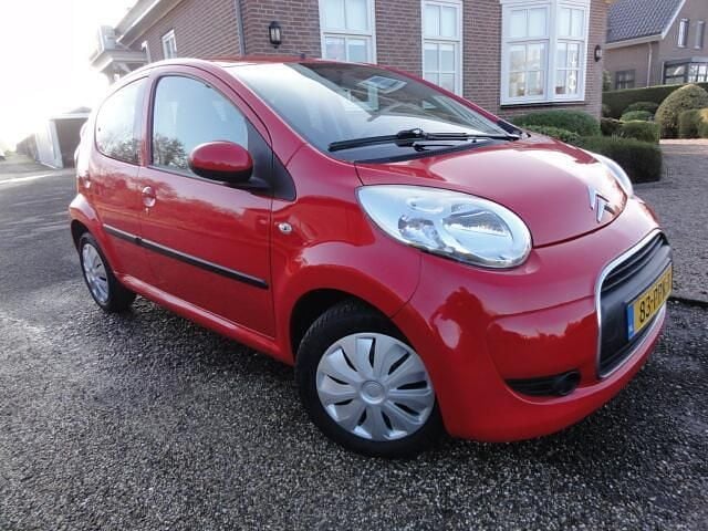 Rood Occasion 2011 Citroën C1 Hatchback | € 3.450 (Eerlijke prijs) - Afbeelding 1/4
