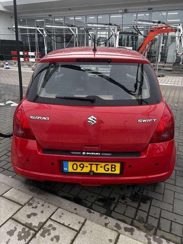 Occasion Suzuki Swift 92 PK (67 kW) 2007 Rood Sedan