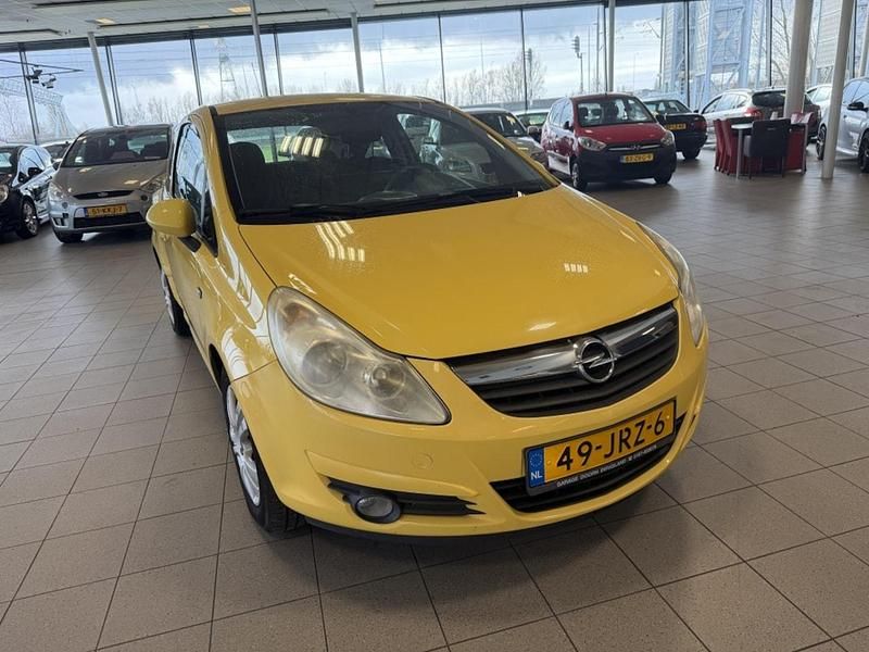 Geel Occasion 2009 Opel Corsa Edition Hatchback | € 1.390 (Super prijs) - Afbeelding 1/4
