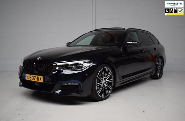 Zwart Gebruikt 2020 BMW 520 M Sport Stationwagen | € 29.945 (Eerlijke prijs) - Afbeelding 1/4