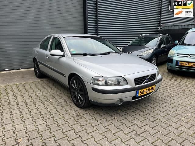 Grijs Gebruikt 2001 Volvo S60 Sedan | € 995 (Super prijs) - Afbeelding 1/4