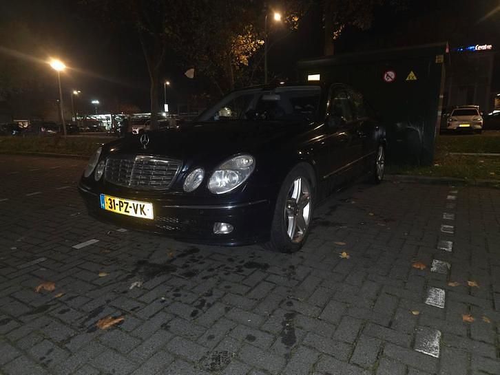 Blauw Gebruikt 2005 Mercedes E350 Elegance Sedan | € 10.925 (Duur) - Afbeelding 1/4