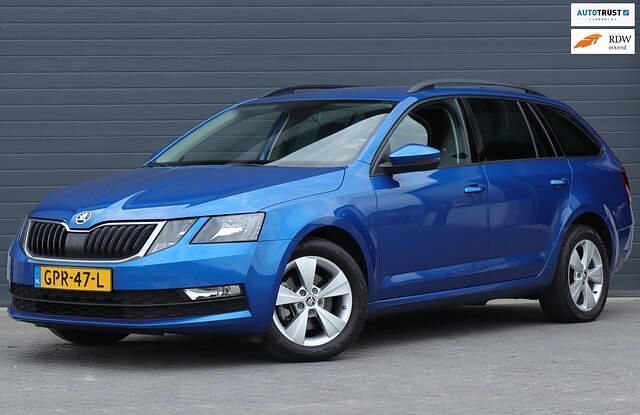 Blauw Occasion 2018 Skoda Octavia Stationwagen | € 15.950 (Eerlijke prijs) - Afbeelding 1/4