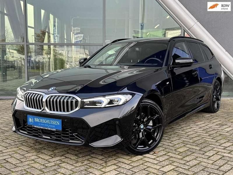 Zwart Gebruikt 2025 BMW 330e M Sport Stationwagen | € 49.950 (Super prijs) - Afbeelding 1/4