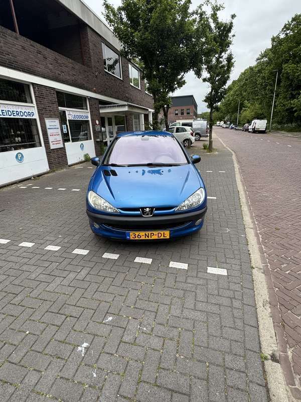 Blauw Gebruikt 2004 Peugeot 206 Hatchback | € 1.400 (Goede deal) - Afbeelding 1/4