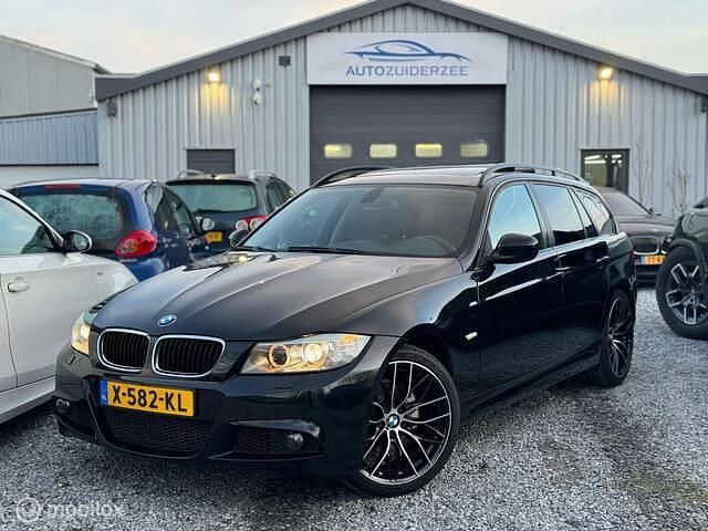 Zwart Occasion 2009 BMW 318 Executive Stationwagen | € 5.950 (Iets duurder) - Afbeelding 1/4