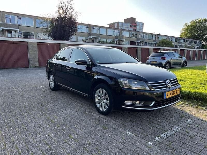 Zwart Gebruikt 2013 VW Passat Comfortline Sedan | € 8.299 (Goede deal) - Afbeelding 1/4