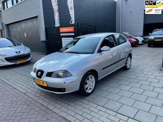 Grijs Occasion 2005 Seat Ibiza Reference Hatchback | € 1.499 (Eerlijke prijs) - Afbeelding 1/4