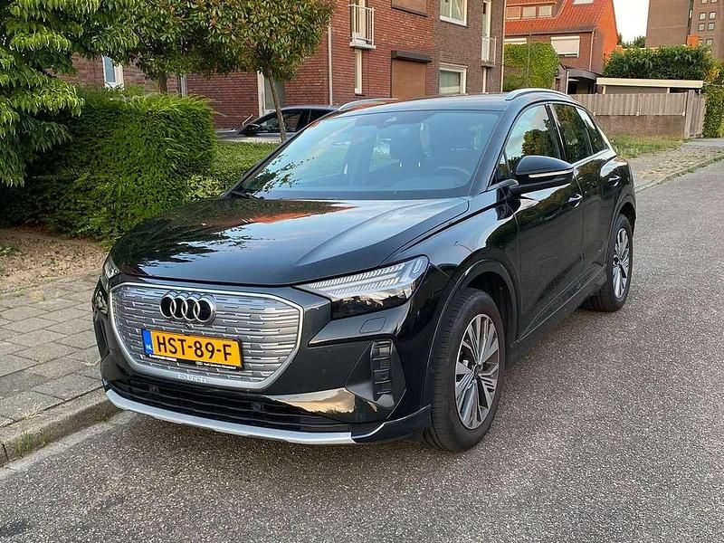 Zwart Gebruikt 2022 Audi Q4 e-tron Advanced SUV | € 29.995 (Super prijs) - Afbeelding 1/4
