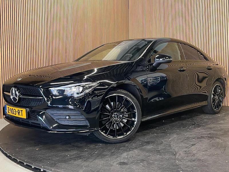 Zwart Gebruikt 2021 Mercedes CLA250 Premium Plus Sedan | € 28.995 (Super prijs) - Afbeelding 1/2