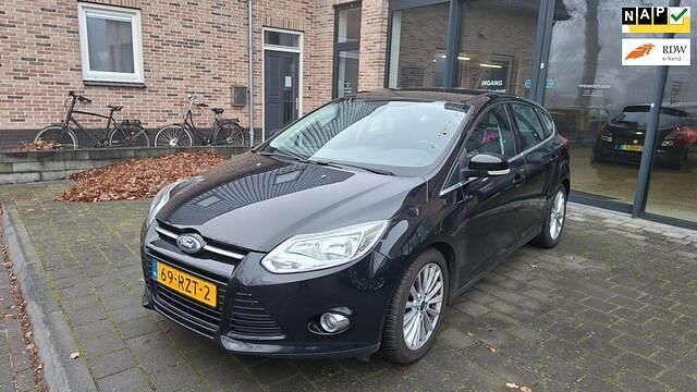 Zwart (metallic) Gebruikt 2011 Ford Focus Hatchback | € 4.950 (Iets duurder) - Afbeelding 1/4
