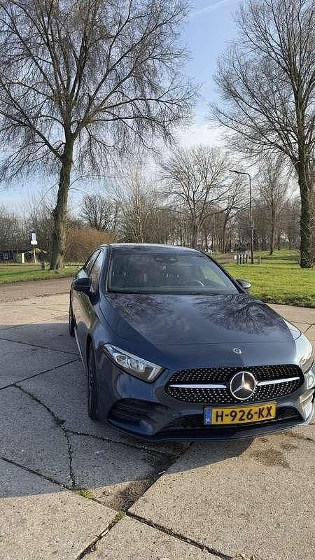 Blauw Gebruikt 2020 Mercedes A180 AMG Sedan | € 22.000 (Eerlijke prijs) - Afbeelding 1/4
