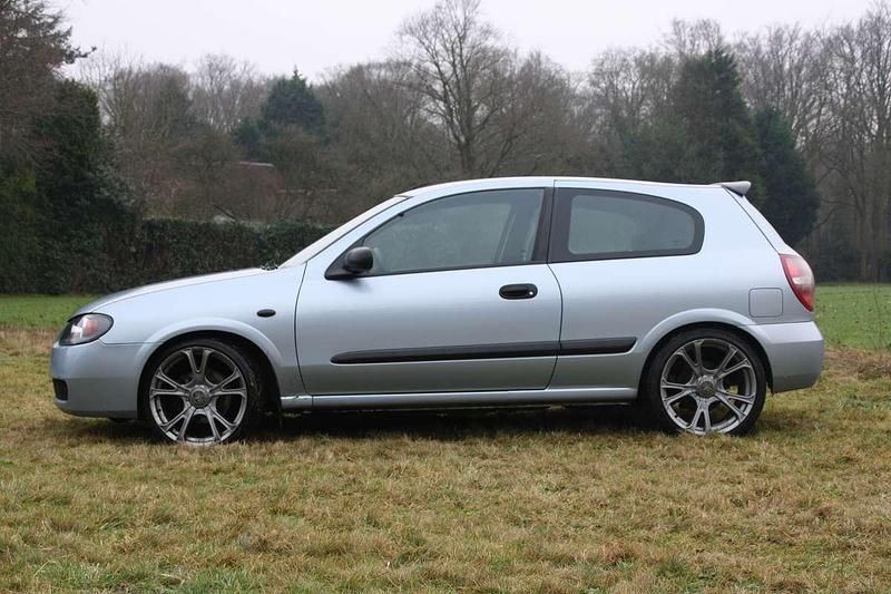 Occasion Nissan Almera Acenta 98 PK (72 kW) 2004 Blauw Hatchback