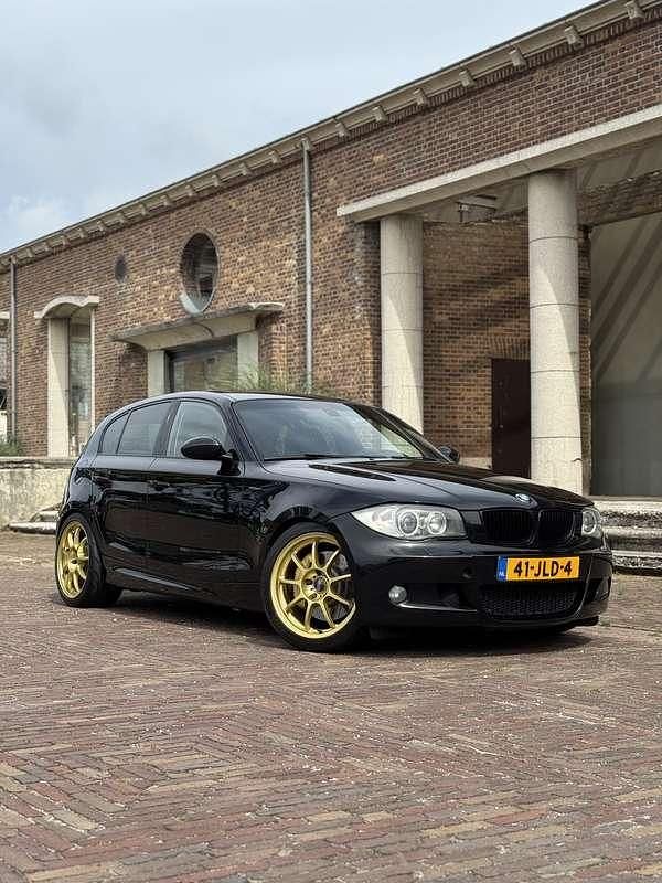 Zwart Gebruikt 2006 BMW 130 Hatchback | € 22.999 - Afbeelding 1/4