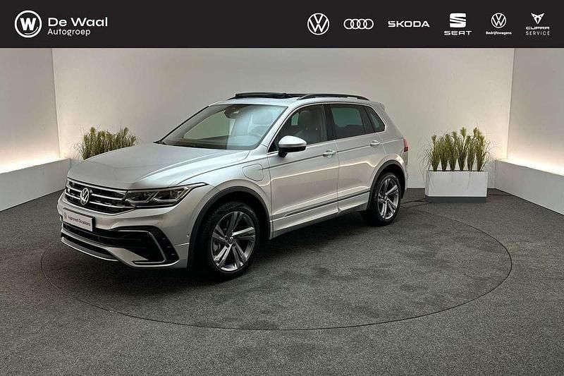 Reflexsilver metallic Gebruikt 2023 VW Tiguan Business SUV | € 41.695 (Eerlijke prijs) - Afbeelding 1/4