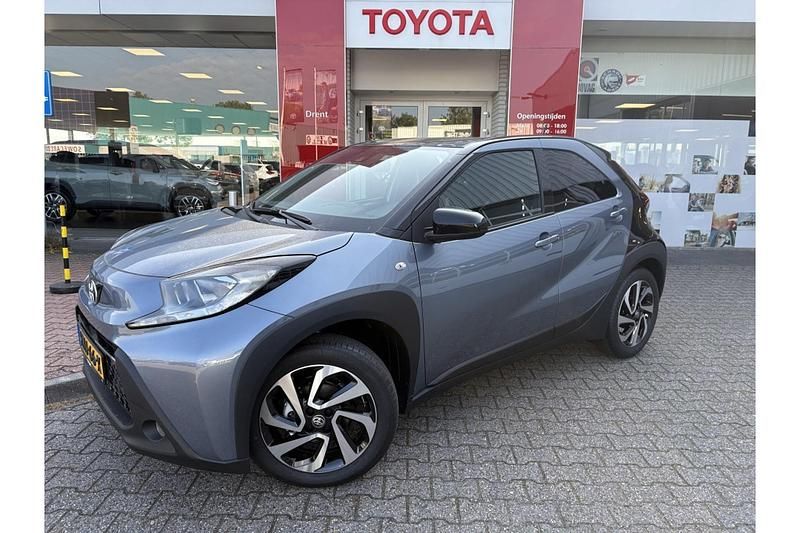 Grijs Nieuw 2025 Toyota Aygo X Pulse SUV | € 26.295 - Afbeelding 1/1