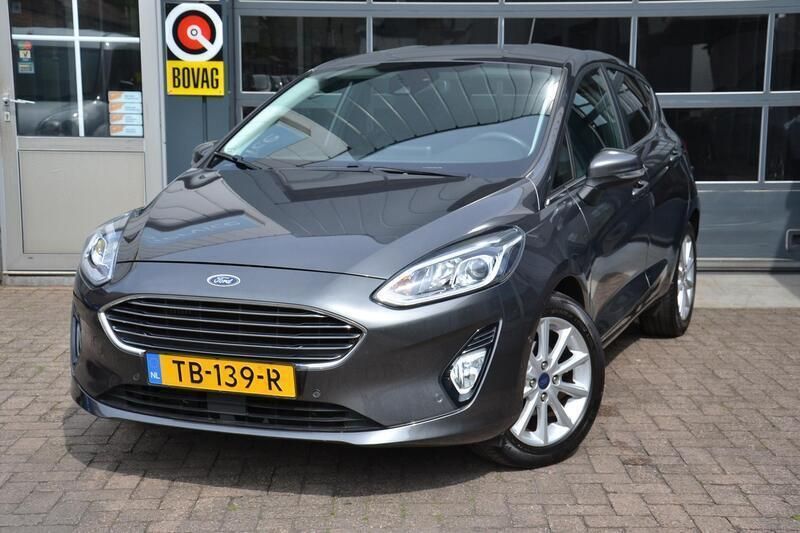 Grijs Gebruikt 2018 Ford Fiesta Titanium Hatchback | € 14.450 (Eerlijke prijs) - Afbeelding 1/4