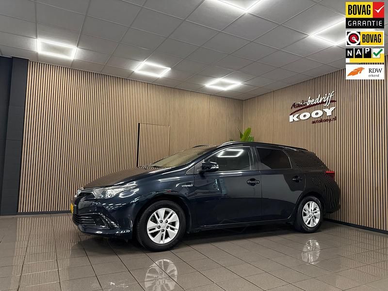 Grijs Gebruikt 2015 Toyota Auris Hybrid Comfort Hatchback | € 11.720 (Eerlijke prijs) - Afbeelding 1/4