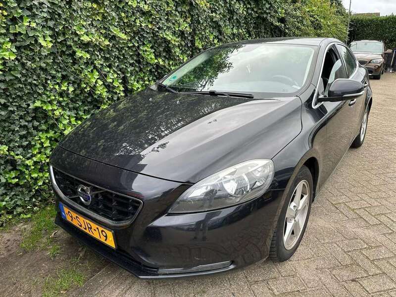 Zwart Gebruikt 2013 Volvo V40 Momentum Stationwagen | € 4.900 (Eerlijke prijs) - Afbeelding 1/4