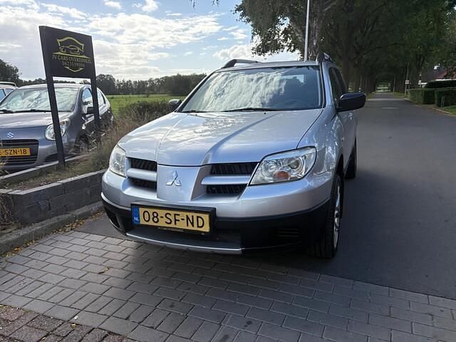 Grijs Gebruikt 2005 Mitsubishi Outlander Invite+ SUV | € 2.299 (Eerlijke prijs) - Afbeelding 1/4