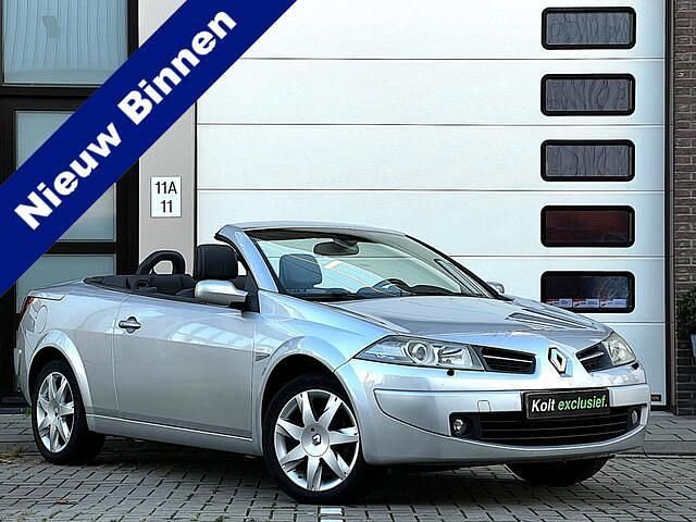 Grijs (metallic) Gebruikt 2008 Renault Mégane Cabriolet Cabriolet | € 5.990 - Afbeelding 1/4