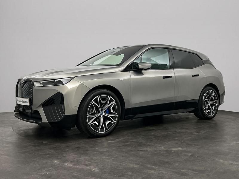 Grijs Occasion 2023 BMW iX Executive SUV | € 52.880 (Iets duurder) - Afbeelding 1/4