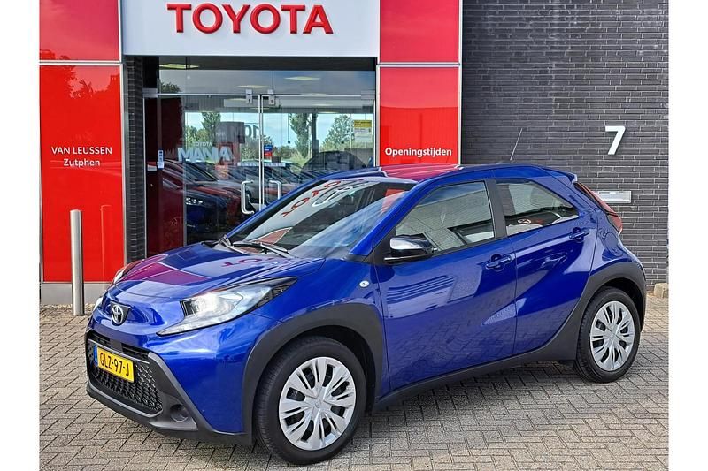 Blauw Gebruikt 2024 Toyota Aygo X X-play SUV | € 18.239 - Afbeelding 1/1