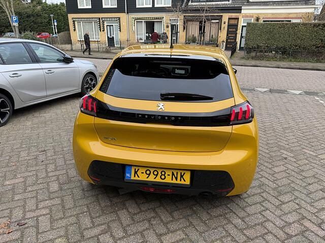 Occasion Peugeot 208 Allure 101 PK (74 kW) 2021 Geel Hatchback