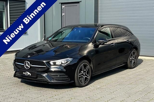 Zwart Gebruikt 2021 Mercedes CLA250 Shooting Brake Business Stationwagen | € 26.750 (Goede deal) - Afbeelding 1/4
