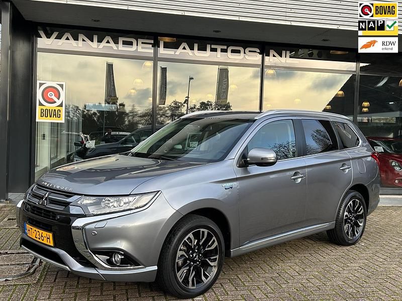 Grijs Gebruikt 2015 Mitsubishi Outlander Edition SUV | € 14.499 (Iets duurder) - Afbeelding 1/4